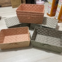 かご網カゴとプラケース収納