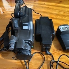 ジャンク　パナソニック　ビデオカメラ　AG-35C+付属品の画像