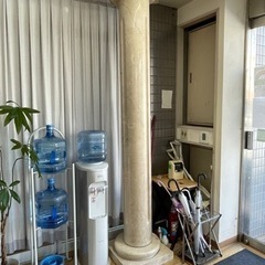 古物商　大理石ポール　柱　バリ風２本の画像