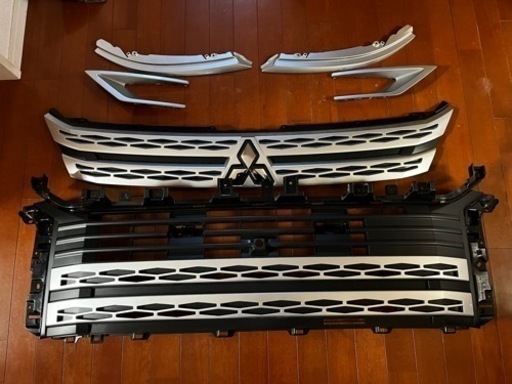 デリカD5  フロントグリル　セット　シルバー