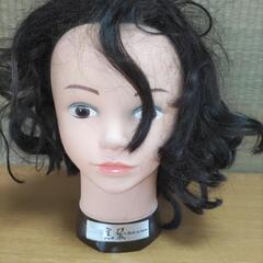 生首ではありません。美容師さんの練習用です。