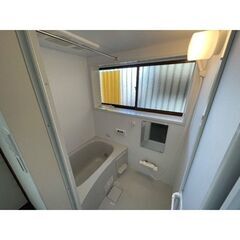 初期費用80000円物件（分割払いなどはありません）弊社より初期費用がが安い条件がありましたらご対応いたします。家賃１カ月無料＆仲介手数料0円＆家財保険全て含まれております。弊社より初期費用が安い条件がありましたらご対応いたします。外川４５５番戸建て 物件待ち合わせにてご見学＆ご契約可能です。お問い合わせお待ちしております  LINE公式アカウントに登場！お得な情報を受け取るには、以下のリンクから友だち追加してください。https://lin.ee/g7Kl1pG - 不動産