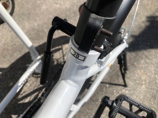 【リサイクルサービス八光　配達・設置OK】折りたたみ自転車 20インチ シマノ6段変速 カギ・ライト付 ARCHNESS 206-1B