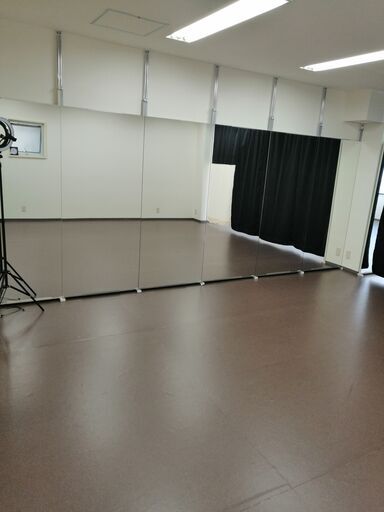 ダンスやヨガに最適なミラー （突っ張りタイプの大鏡）