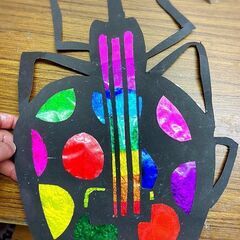 小学生向け工作教室☆3/3（金）16時より！ステンド切り絵風のカラフルな昆虫をつくろうの画像