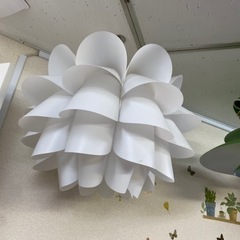 花びらのような照明カバーの画像