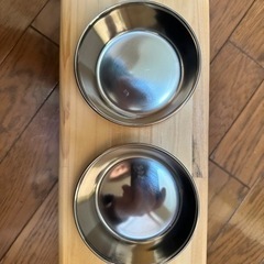 ペット、フードテーブル、餌台、餌入れ、食器台の画像