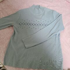 薄手のセーターです。
