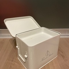 缶素材の収納ボックスの画像