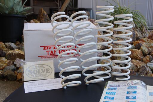 【ご購入者様へお渡し済み(受付終了)】【美品】オフロードサービスタニグチ/ソルブ 3インチアップコイル ジムニー/1台分(4本セット)