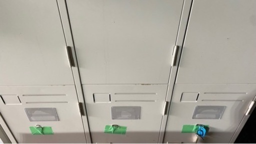 ✨激安価格✨ラスト1台✨鍵付き✨ロッカー④ ハンガー用の棒 フック 名札入れポケット 有