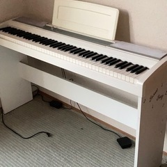 電子ピアノ　差し上げます。（ジャンク品）【お話中】