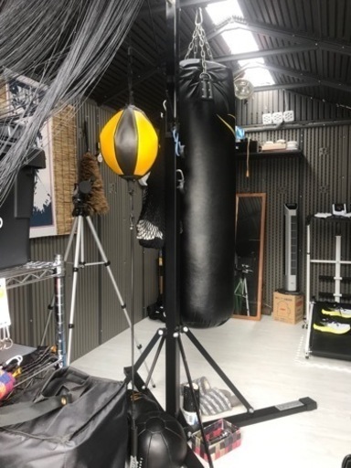 サンドバッグ　グローブ　ヘッドギア