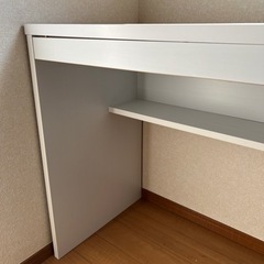 パソコンデスクの画像