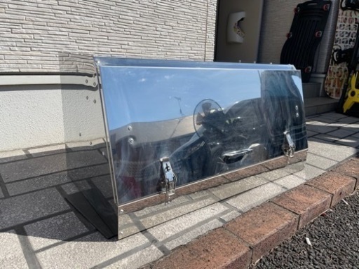 大型トラック　ステンレス工具箱