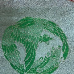 赤と緑の帯の画像