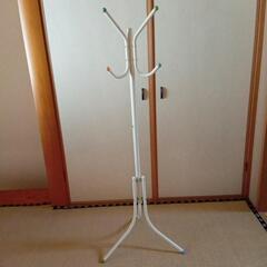 カバンや服をかけたり…