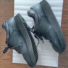 new balance レザースニーカー23.5 黒の画像