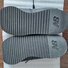 new balance レザースニーカー23.5 黒の画像