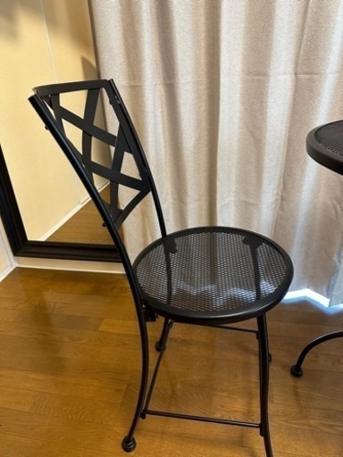 値下げします。ガーデニング用アイロンメッシュバーテーブル & チェア　中古