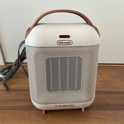 【値下げ交渉オッケー】デロンギ　カプスーラ　セラミックファンヒーター