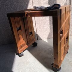 キャスター付き 台 組子細工の画像