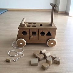 ☆天然木の手押し車　平和工業 森のパズルバス　MOCCOの画像