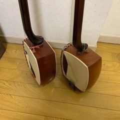 値下げ
中古三味線　2セットケース付　汚れ　破れありの画像