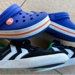 子供 スニーカー クロックスの画像