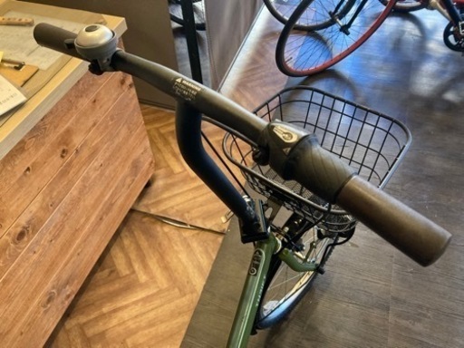 【前後タイヤ・チューブ新品！】6段変速　カゴ付き20インチ折りたたみ自転車　モスグリーン