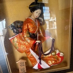 立体的な人形の掛け物の画像