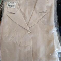 未使用品　肥沃テーラーカラーブラウス