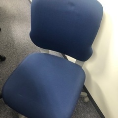キャスター付き椅子の画像