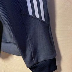 adidasジャージ新品（上・メンズ・グレー・冬用・Mサイズ）の画像