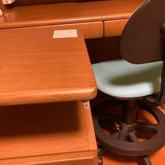 値下げしました！超お買い得！美品！コイズミ学習机！椅子付の画像