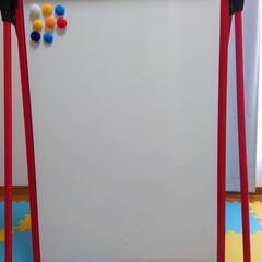 【ホワイトボード】 両面 無地 小型 折りたたみ 脚付き 90×60