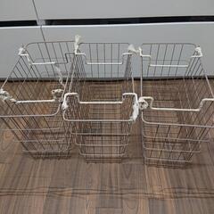 (決まりました)新品積み重ねできるバスケット３個