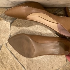 パンプス　ベージュの画像