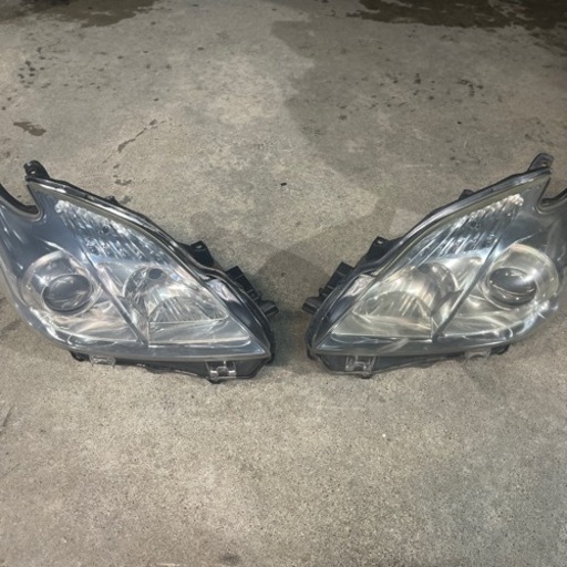30プリウス　ヘッドライト
