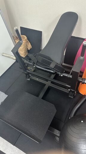 【残り1つ】新品30万以上するヒップスラストマシン　女性に人気のお尻専門のマシンが今だけ破格です！