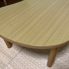 豆型ローテーブルの画像