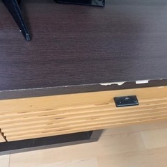 木製のテレビボードの画像