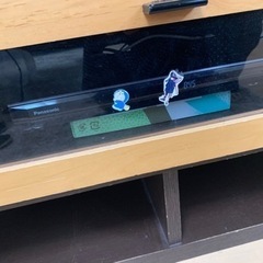 木製のテレビボードの画像