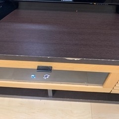 木製のテレビボードの画像