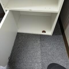 3段の収納棚の画像