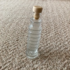 ピサの斜塔のガラス容器の画像