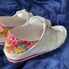 売り手決まりました。オニツカタイガー メキシコ66 リバティ社コラボ　白/花柄　の画像