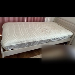 シングルサイズのベッド、マットレス売ります。の画像