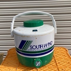 古い大きな水筒