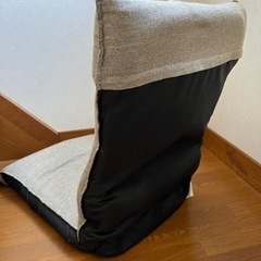 折りたたみ座椅子の画像